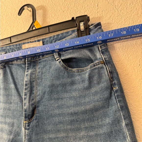 Tractr Blue Cropped Women's Jeans - Picture 6 of 9